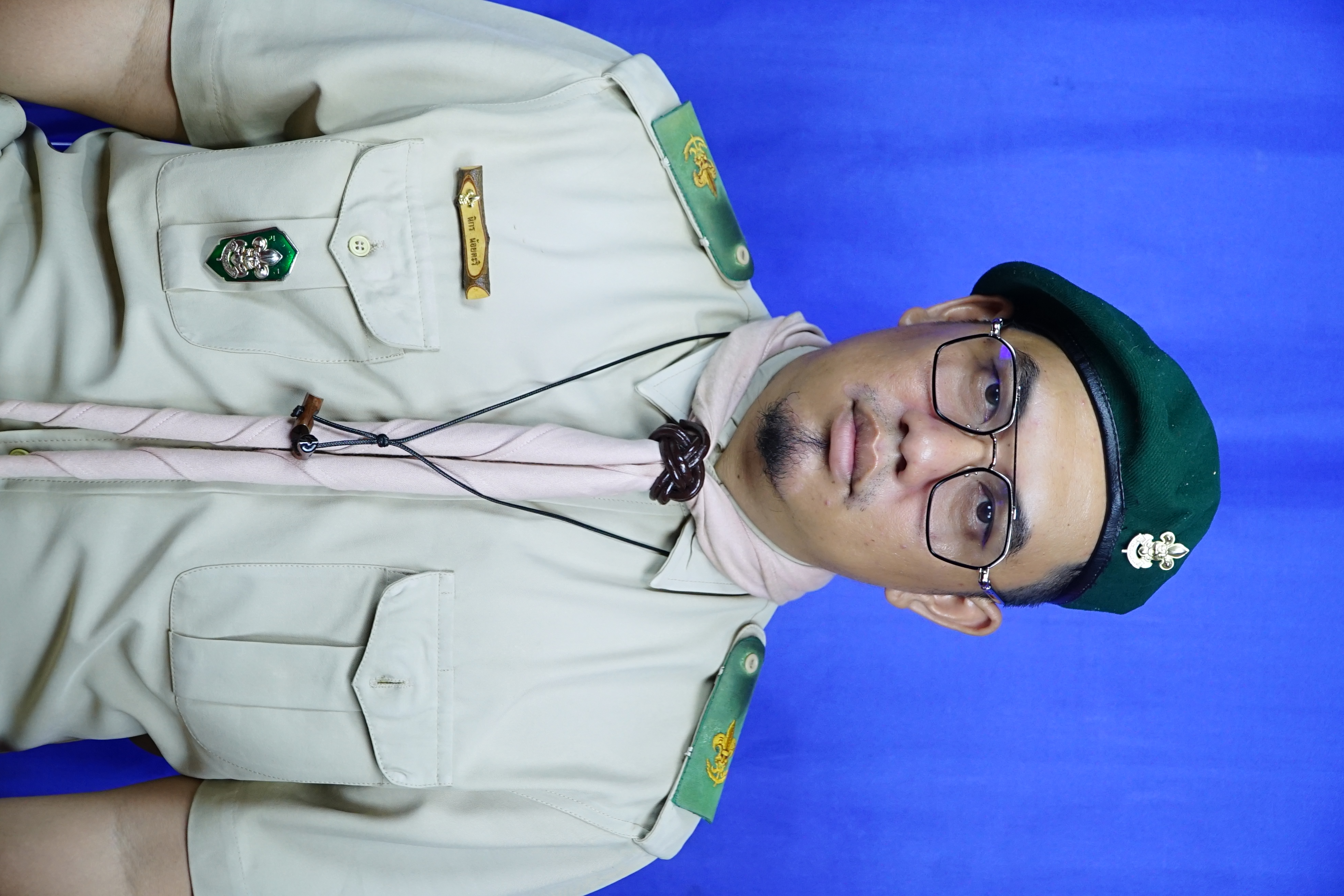 อาจารย์นิกร 	น้อยตะริ